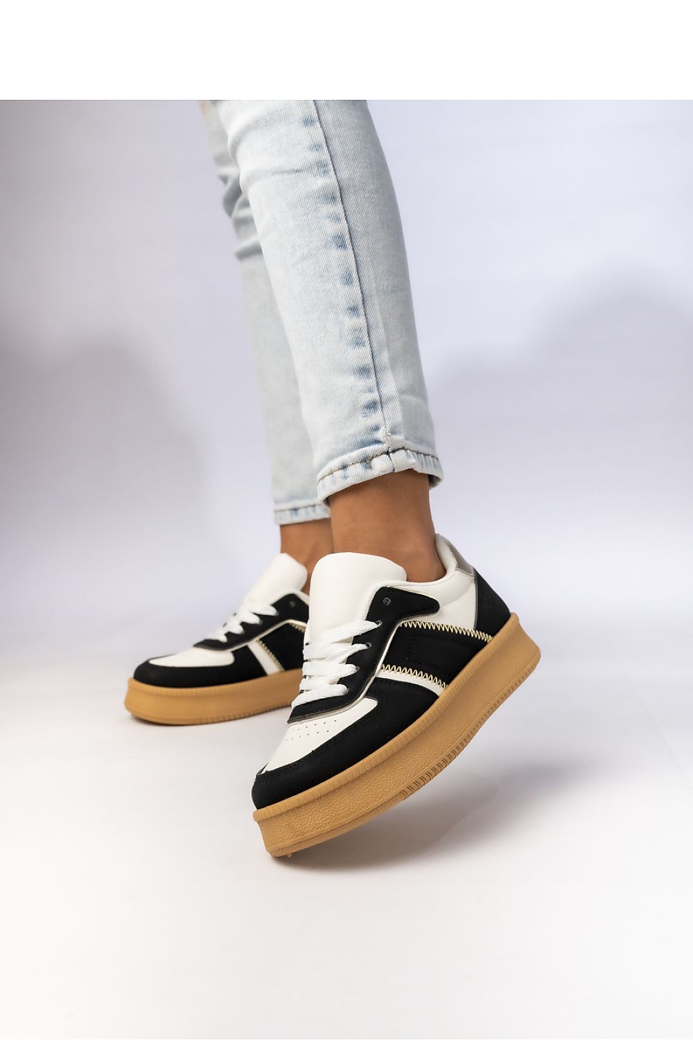 Sneakers model 210573 Inello